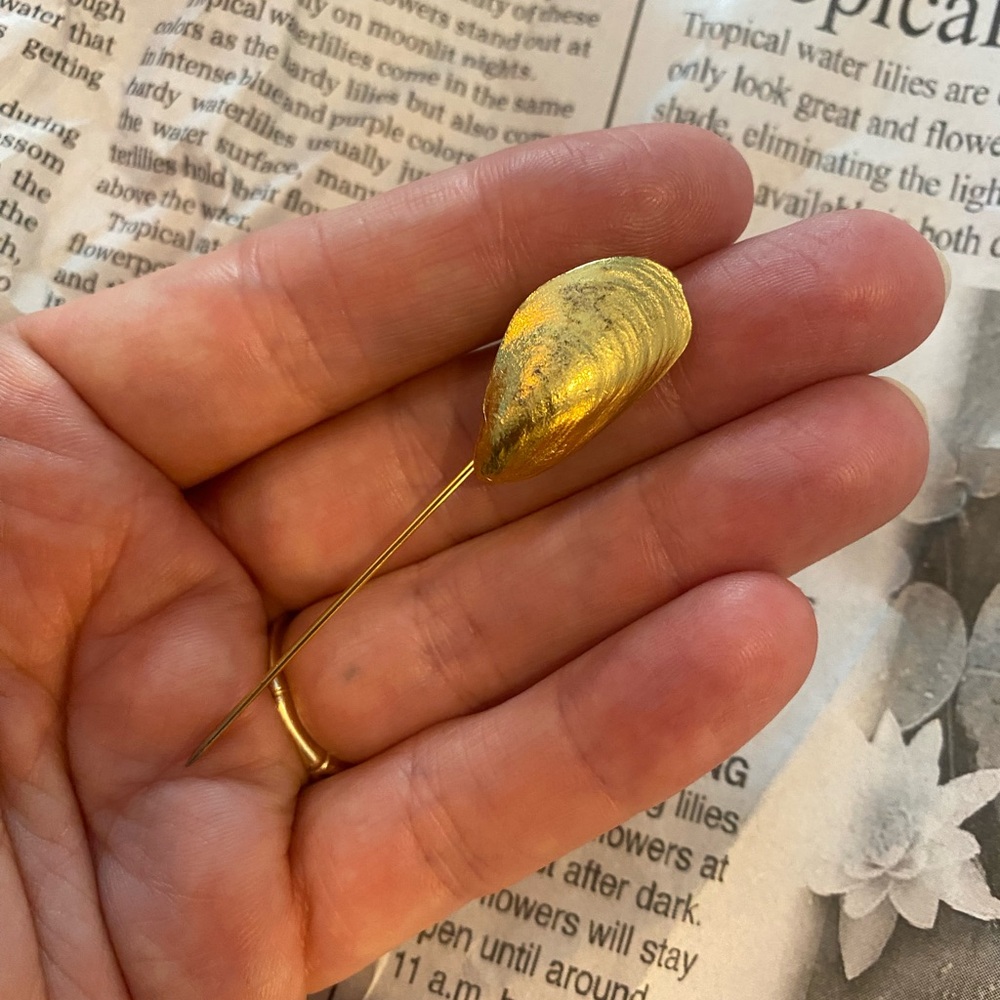 Vintage Trifari Gold Seashell Pin 🐚